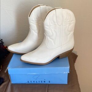 Stylish White Cowboy Boots